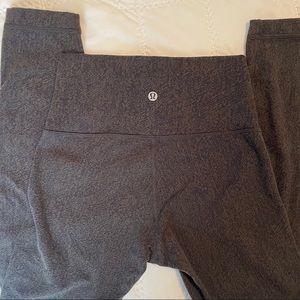 • Lululemon Wunder Under HR right •